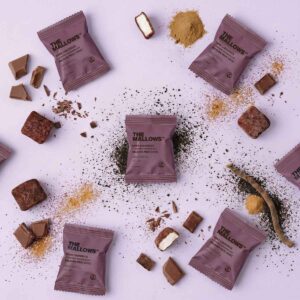 The Mallows Flowpacks skumfiduser Dark Liqourice mælkechokolade og Lakrids, lakridsgranulat enkeltpakkede firmaslik marshmallows belgisk chokolade Emma Bülow dansk slik for voksne